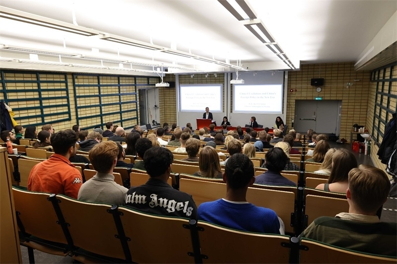 中國駐瑞典大使崔愛民訪問烏普薩拉大學(xué)并發(fā)表演講。中國駐瑞典大使館供圖