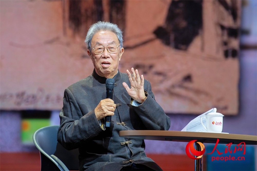 王蒙以《與時代同行 與人民同心》為題演講。人民網(wǎng)記者 翁奇羽攝