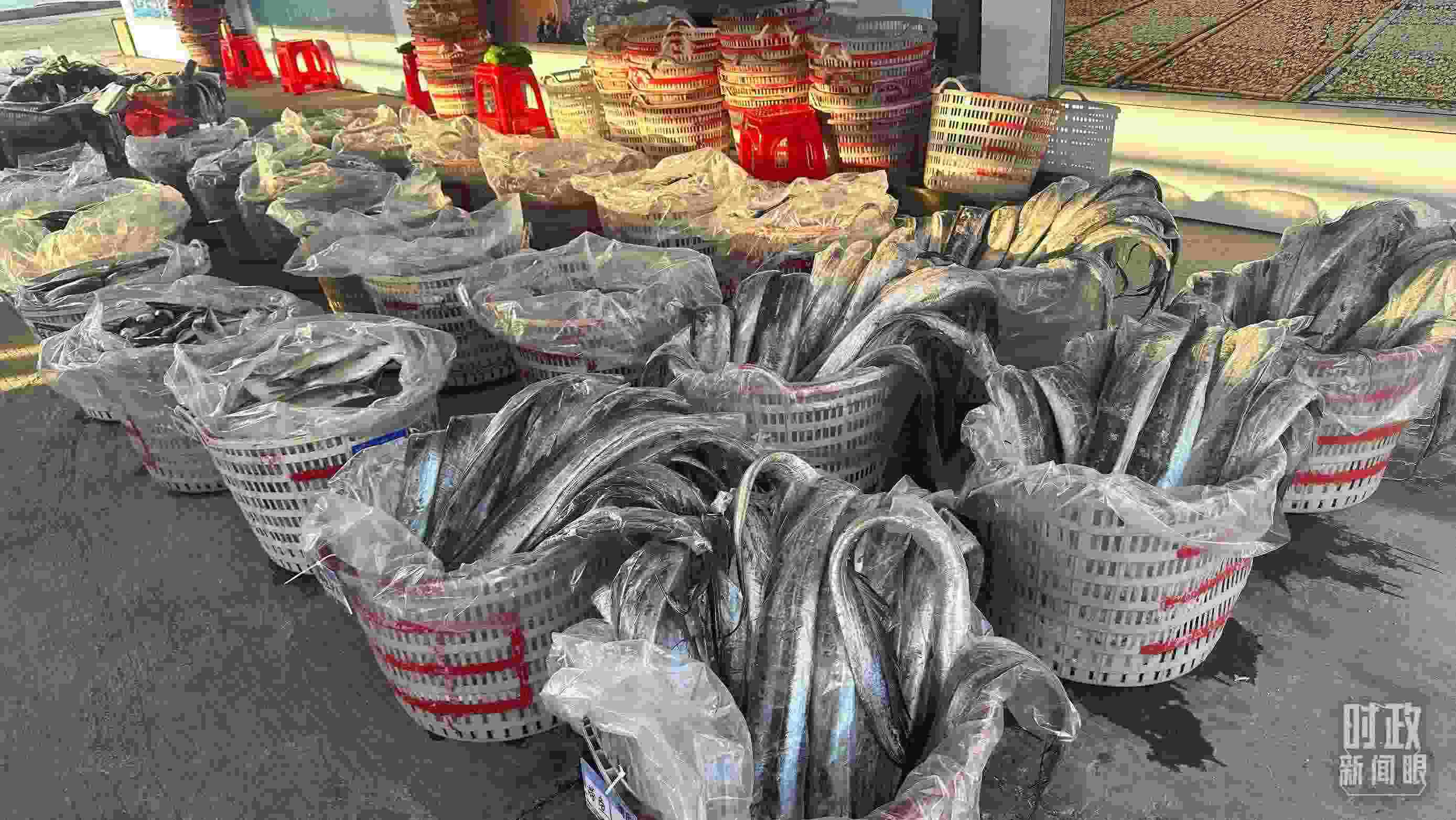 △澳角村的海產(chǎn)品。（總臺(tái)央視記者覃思拍攝）