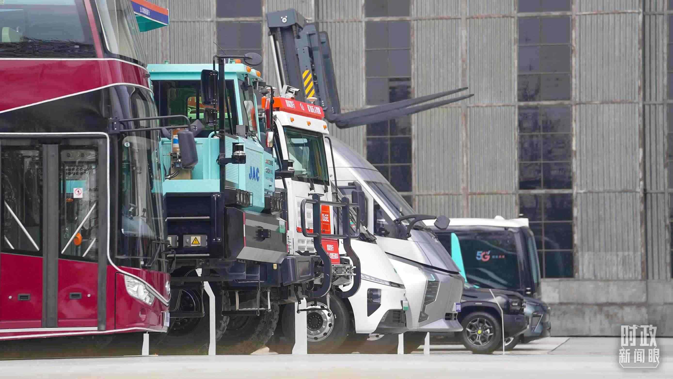 △安徽省重大科技創(chuàng)新成果集中展示展出的新能源汽車。（總臺(tái)央視記者金雨秋拍攝）