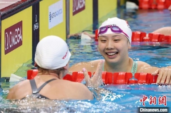 10月19日晚，2024年世界泳聯(lián)游泳世界杯上海站結(jié)束第二個比賽日的爭奪。圖為中國選手唐錢婷在女子100米蛙泳決賽中。 中新社記者 湯彥俊 攝
