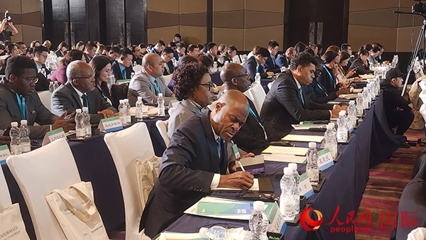 與會(huì)來賓在認(rèn)真記錄。人民網(wǎng)記者 萬(wàn)宇攝