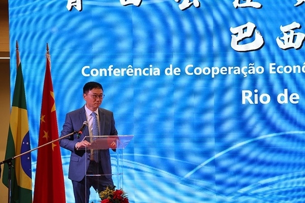 浙江省僑聯(lián)副主席兼巴西華人文化交流協(xié)會榮譽主席尹霄敏在活動現(xiàn)場致辭。人民網(wǎng)記者 陳海琪攝