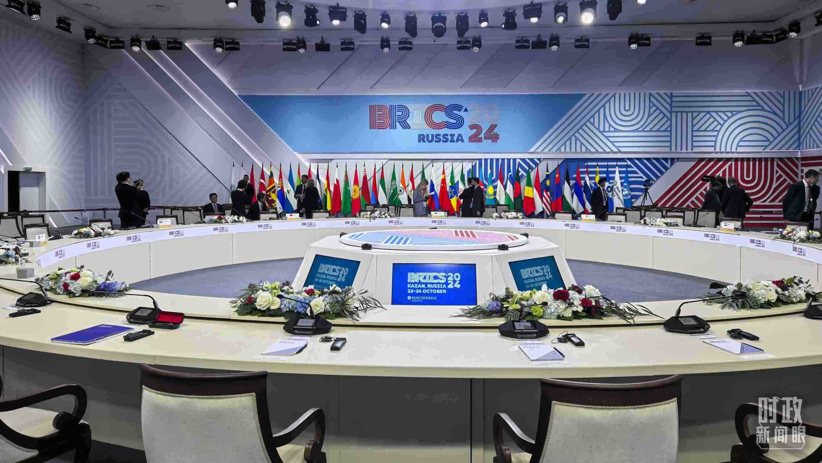 △ 金磚國(guó)家領(lǐng)導(dǎo)人大范圍會(huì)議開始前。（總臺(tái)央視記者程鋮拍攝）