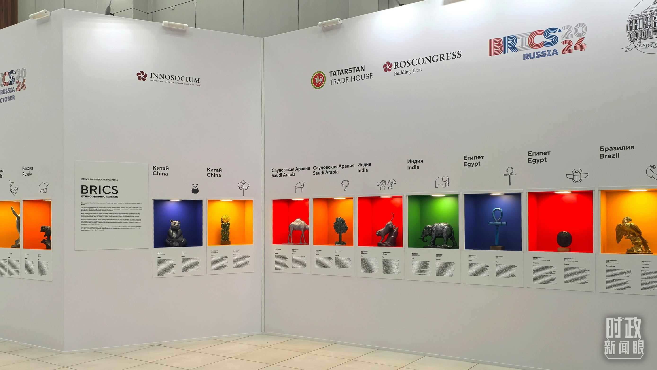 △ 喀山會(huì)展中心內(nèi)展示的金磚國(guó)家工藝品。（總臺(tái)央廣記者潘毅拍攝）