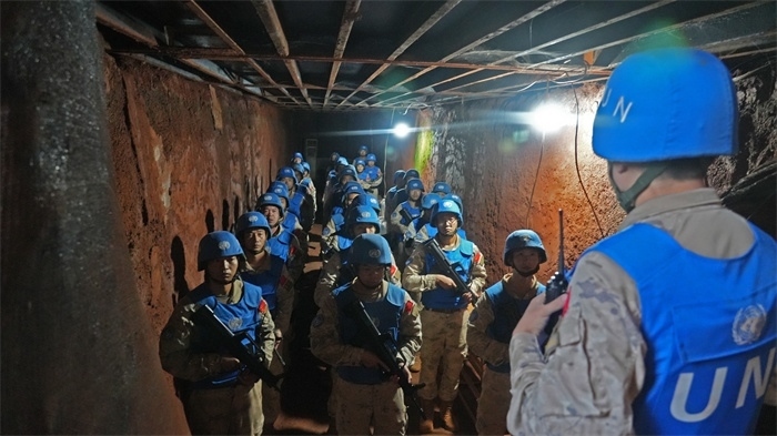 進(jìn)入地下掩體隱蔽。王軍杰攝