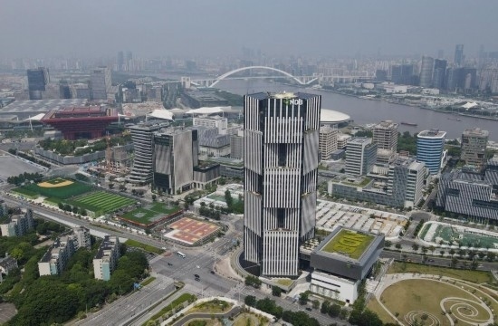 位于中國上海浦東新區(qū)世博園區(qū)的金磚國家新開發(fā)銀行總部大樓（2022年6月17日攝，無人機照片）。新華社記者方喆攝
