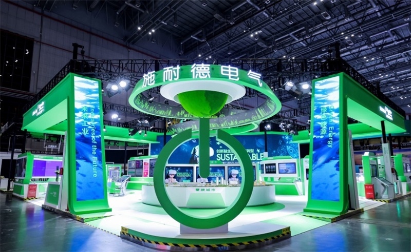 2023年，施耐德電氣在第六屆中國國際進口博覽會現(xiàn)場。施耐德電氣供圖