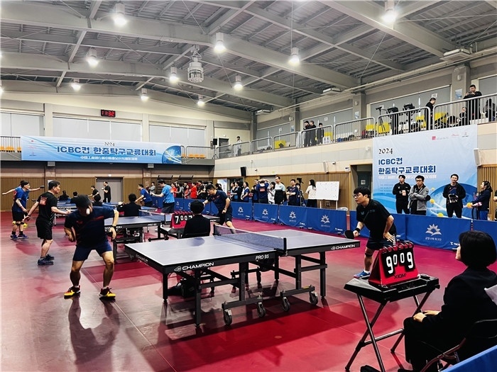 圖為中韓業(yè)余乒乓球友誼賽現(xiàn)場。 首爾中國文化中心供圖
