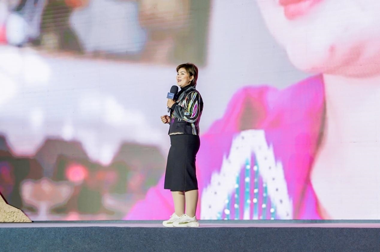 如克亞木·麥提賽地在“何以中國·五星出東方”網(wǎng)絡(luò)主題宣傳活動現(xiàn)場演講。人民視頻供圖