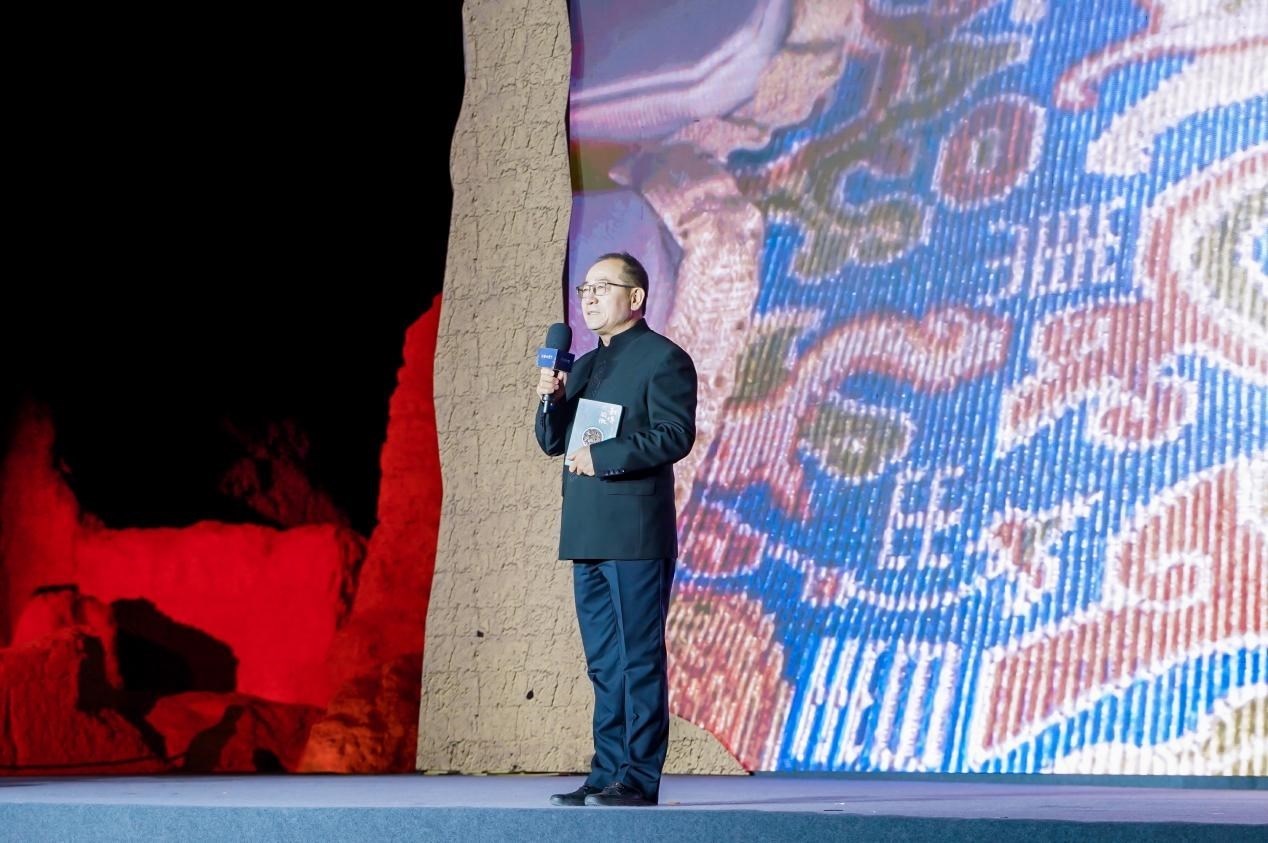 于志勇在“何以中國·五星出東方”網(wǎng)絡(luò)主題宣傳活動現(xiàn)場演講。人民視頻供圖