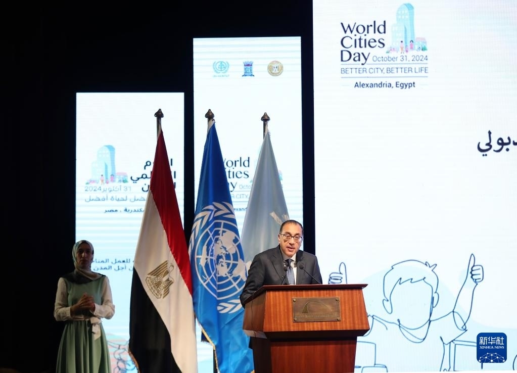 10月31日，在埃及亞歷山大，埃及總理馬德布利在活動上致辭。新華社記者 王東震 攝