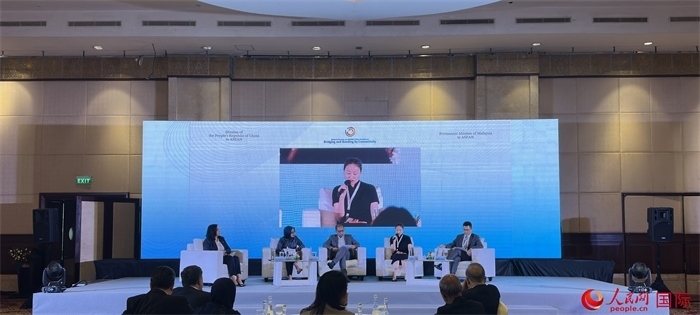 “企業(yè)對(duì)中國(guó)東盟互聯(lián)互通的責(zé)任與貢獻(xiàn)”分議題討論現(xiàn)場(chǎng)。人民網(wǎng)記者 曹師韻攝