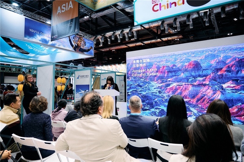  “中國館”新疆旅游推介會(huì)現(xiàn)場介紹。楊浩鵬攝