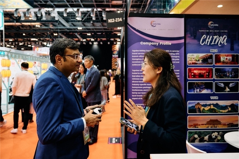 “中國館”展區(qū)現(xiàn)場洽談。 楊浩鵬攝