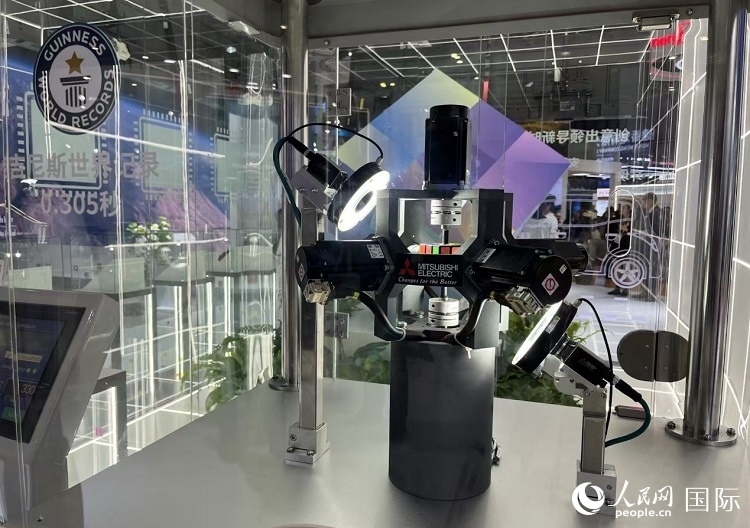 三菱電機(jī)開發(fā)的魔方機(jī)器人是吉尼斯世界紀(jì)錄保持者。人民網(wǎng)記者 陳思攝