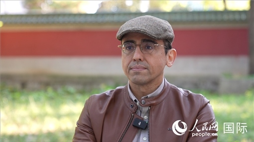 巴西漢學(xué)家喬治·西內(nèi)迪諾（中文名“沈友友”）。人民網(wǎng)記者 劉寧攝