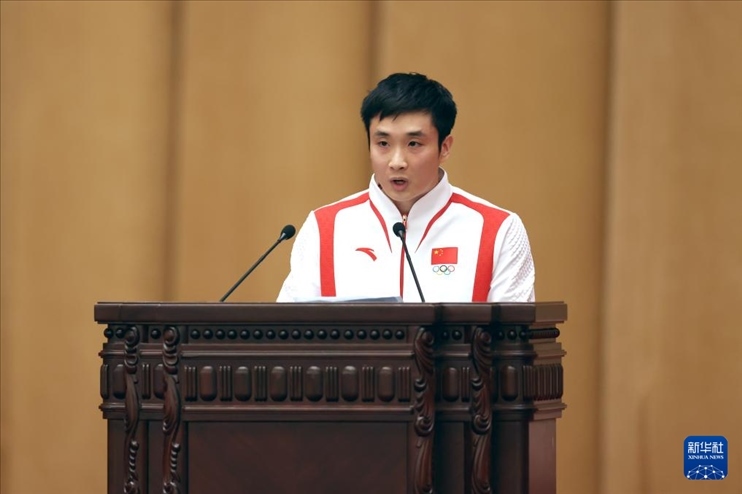 11月15日，跳水運動員曹緣在報告會上發(fā)言。新華社記者 李明 攝