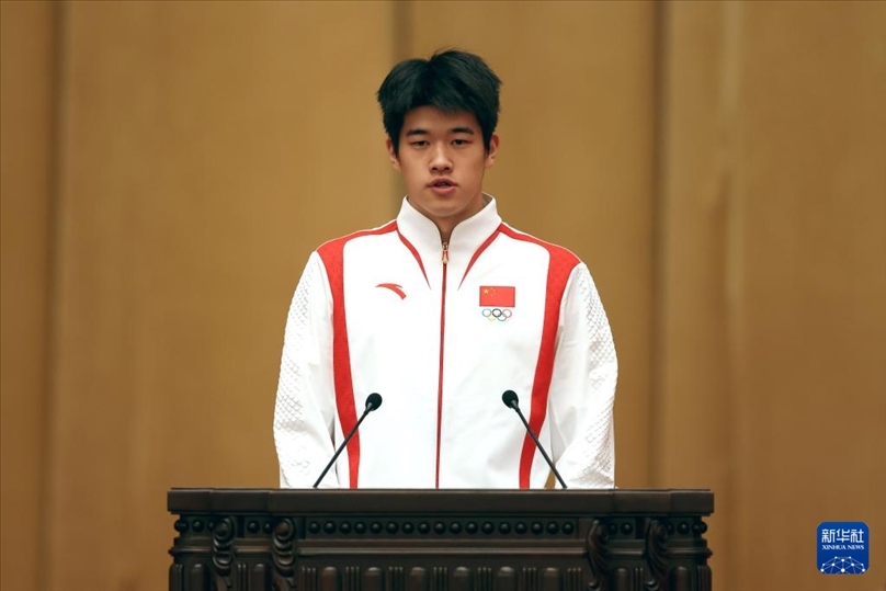 11月15日，游泳運動員潘展樂在報告會上發(fā)言。新華社記者 李明 攝