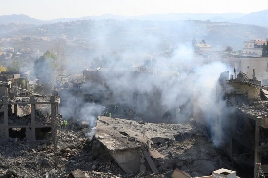 這是10月16日在黎巴嫩南部城鎮(zhèn)加納拍攝的遭摧毀的建筑。新華社發(fā)（阿里·哈希紹攝）