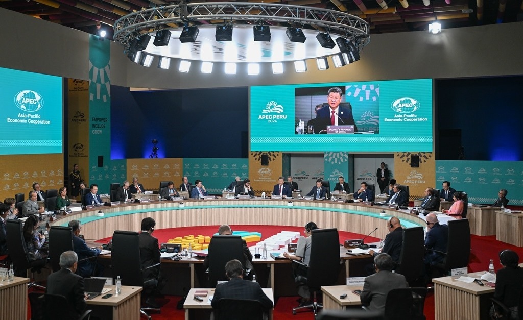 當?shù)貢r間11月16日上午，亞太經(jīng)合組織第三十一次領(lǐng)導人非正式會議在秘魯利馬會議中心舉行。國家主席習近平出席會議并發(fā)表題為《共擔時代責任 共促亞太發(fā)展》的重要講話。新華社記者 謝環(huán)馳 攝