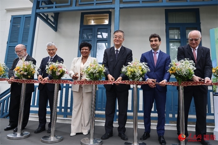 活動上，中巴嘉賓共同為“茶緣·中巴友誼園”剪彩，標志著中巴友誼園中“茶之道”展覽正式開幕。人民網記者 張志文攝