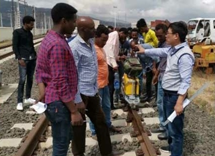 山東職業(yè)學(xué)院開展亞吉鐵路運(yùn)營技術(shù)培訓(xùn)。教育部職業(yè)教育與成人教育司供圖