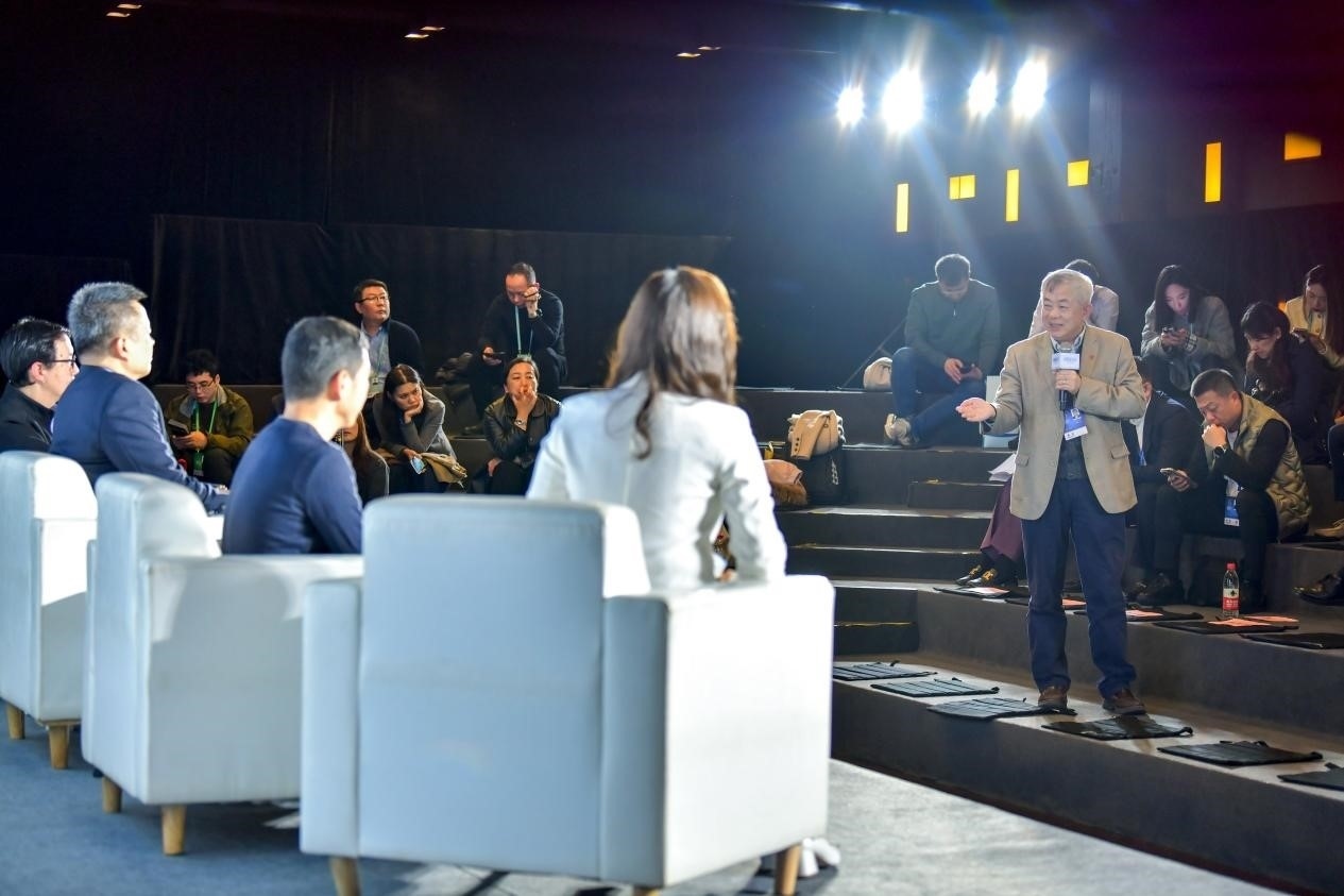 陳長汶教授與對話嘉賓現(xiàn)場互動。人民網(wǎng)記者 任峰濤攝