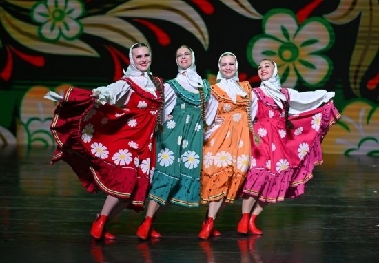 6月22日，2024-2025“中俄文化年”海南島歡樂節(jié)俄羅斯藝術(shù)團(tuán)體巡演在海口市舉行。新華社記者郭程攝