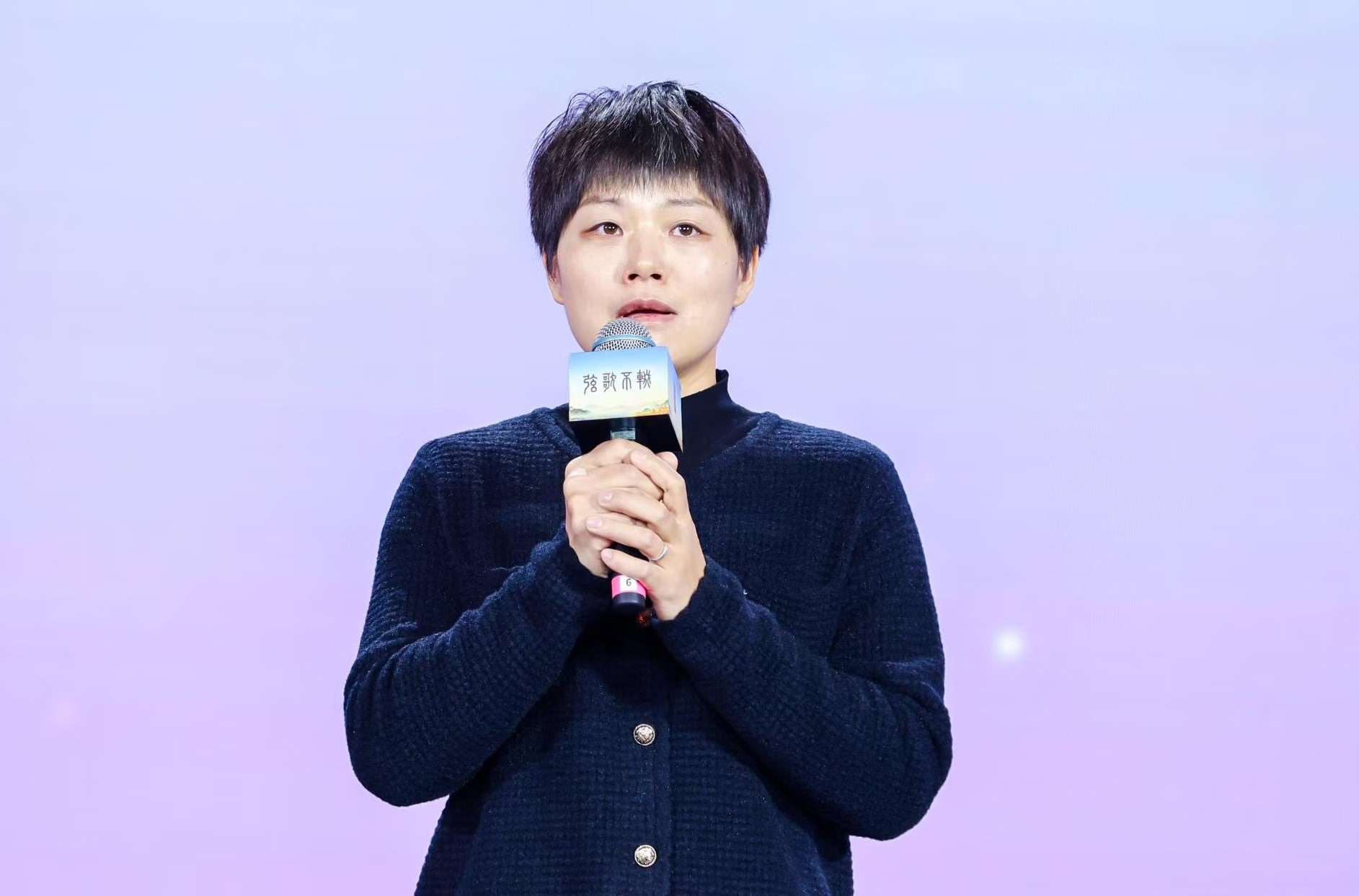 “中國好人”欒留偉妻子薛巧艷。人民視頻供圖。