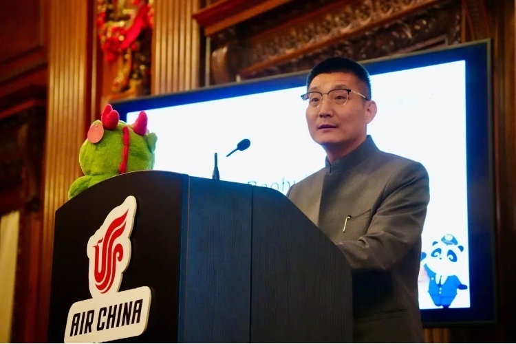 國(guó)航倫敦營(yíng)業(yè)部總經(jīng)理夏寶輝致辭。吳若鳴攝