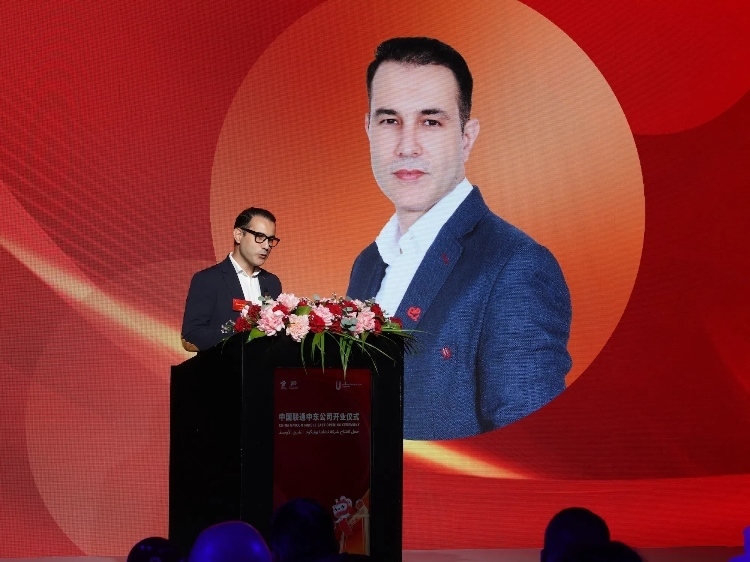 阿聯(lián)酋電信公司國際漫游與物聯(lián)網(wǎng)業(yè)務(wù)負(fù)責(zé)人賈瓦德·本塔賈爾致辭。中國聯(lián)通中東公司供圖