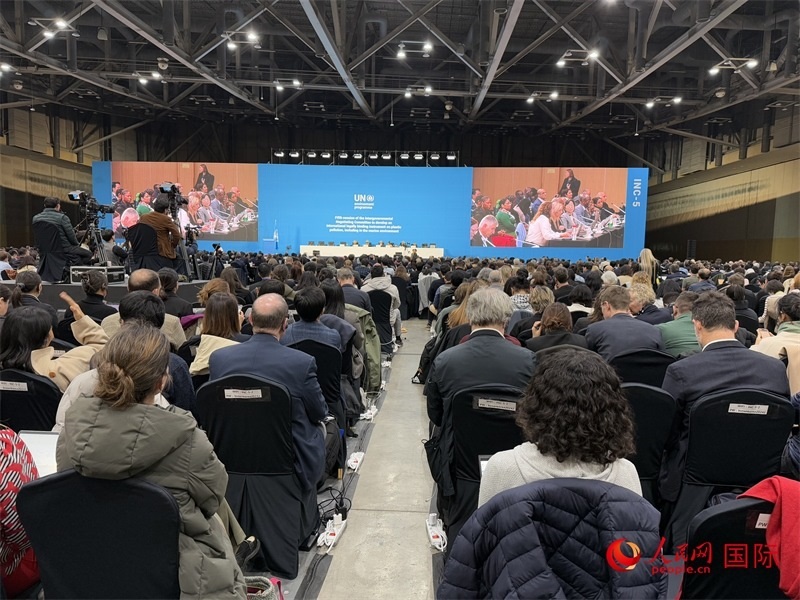 圖為塑料污染政府間談判委員會(huì)第五次會(huì)議現(xiàn)場(chǎng)。人民網(wǎng)記者 莽九晨攝