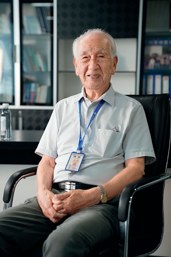 2024年8月，佐佐木俊一在深圳接受本刊記者采訪。