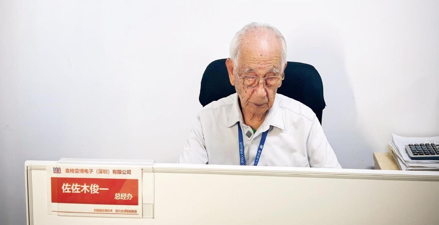 佐佐木俊一在工位上工作。（本刊記者 馮璐／攝）