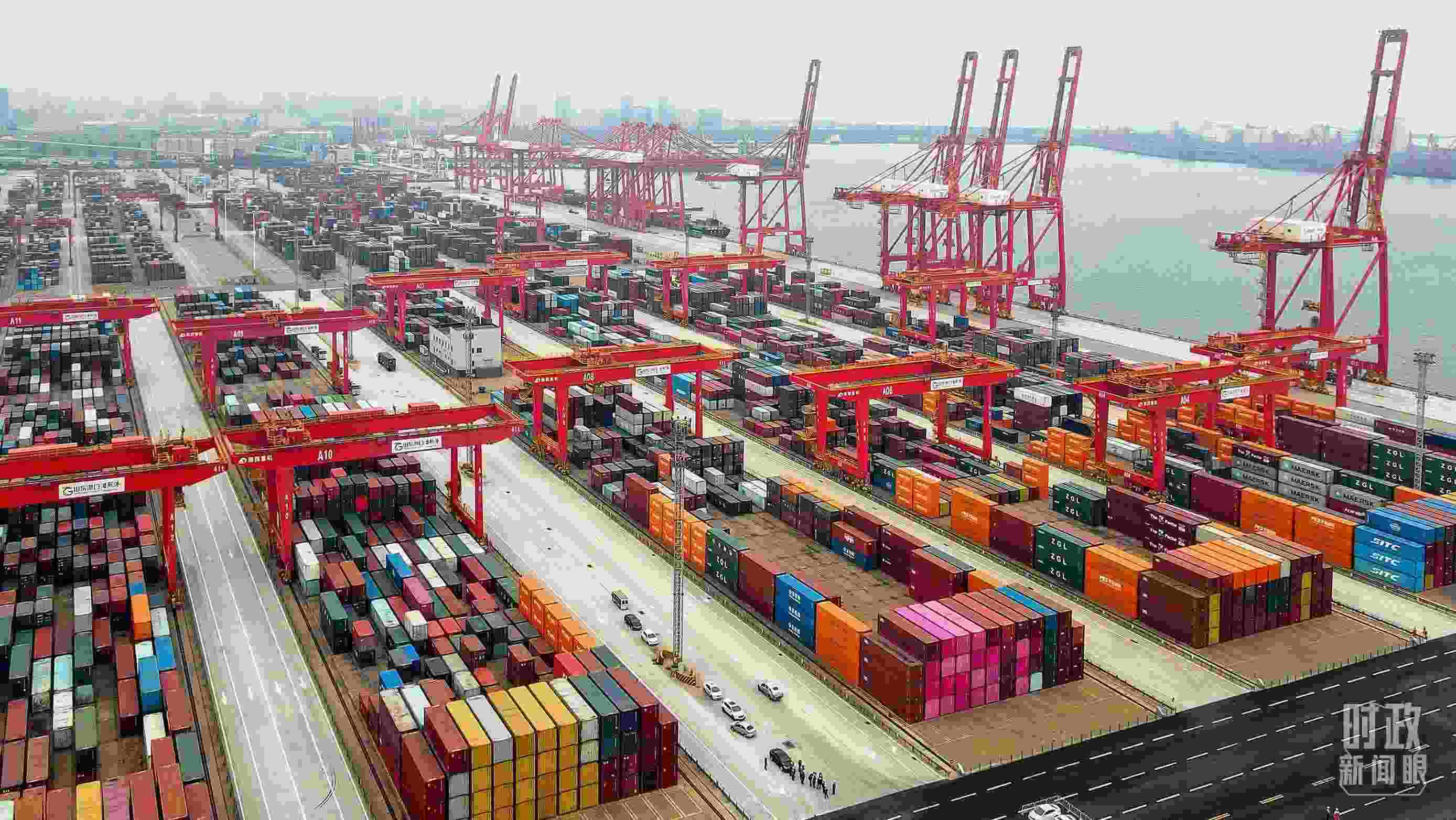 △山東日照港。（總臺央視記者劉琦拍攝）