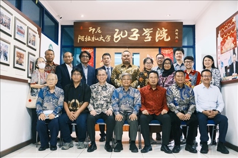 參會(huì)嘉賓合影。阿拉扎大學(xué)孔子學(xué)院供圖