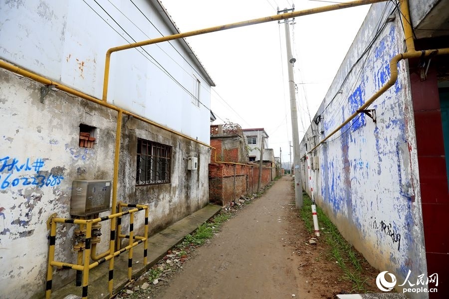 中燃公司在玉山鎮(zhèn)鋪設完工的燃氣管網。人民網記者 慎志遠攝