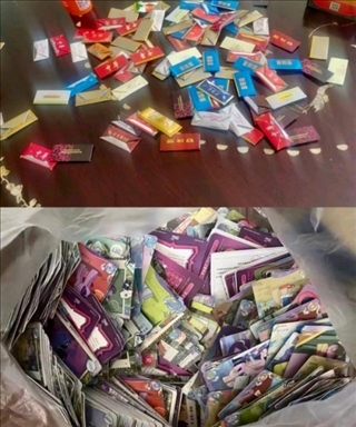 孩子們收集的煙卡、卡牌。受訪者供圖