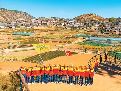 學(xué)生在攀枝花迤沙拉歷史文化主題研學(xué)基地參觀。 石 磊攝