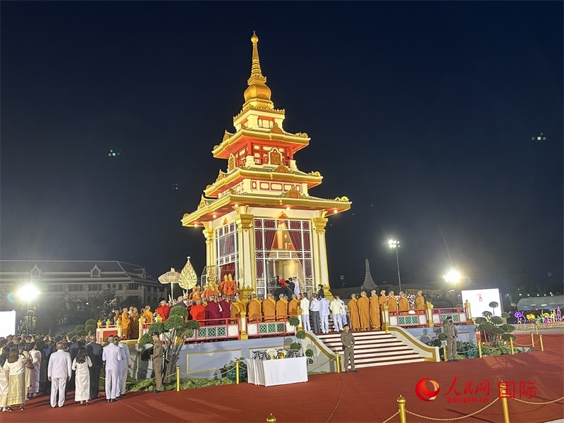 北京靈光寺佛牙舍利抵達(dá)王家田廣場安奉。人民網(wǎng)記者孫廣勇攝