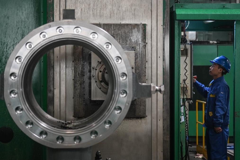 2023年2月14日，沈陽鼓風(fēng)機(jī)集團(tuán)股份有限公司的工人在車間工作。新華社記者 潘昱龍 攝