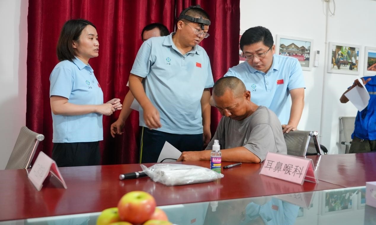 醫(yī)療隊(duì)專家診療現(xiàn)場(chǎng)。中國(guó)土木供圖