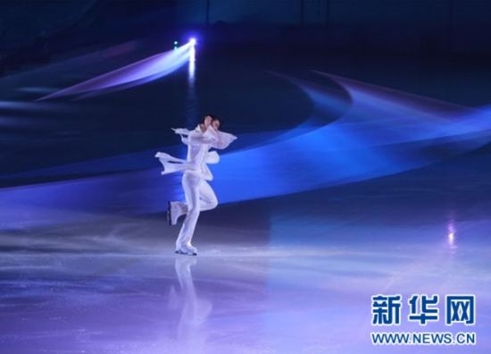 圖為羽生結(jié)弦在表演中。記者 錢錚 攝