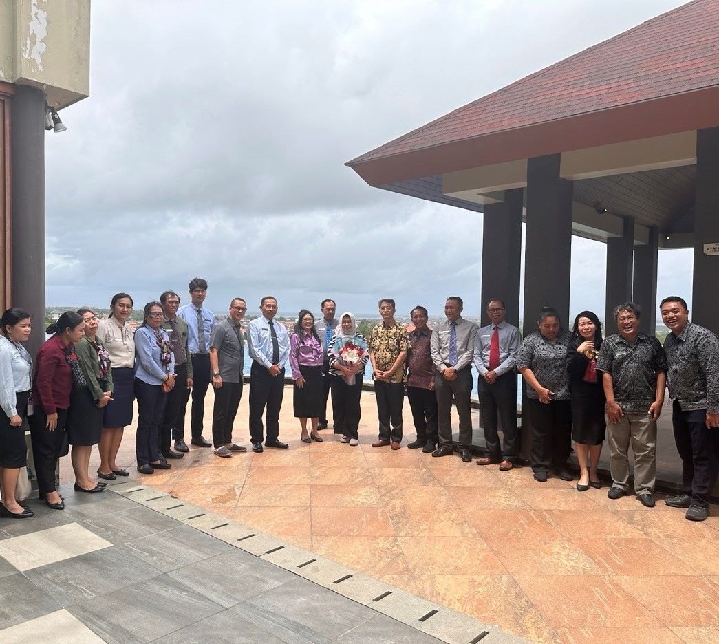 座談會全體人員合影。烏達雅納大學(xué)旅游孔子學(xué)院供圖