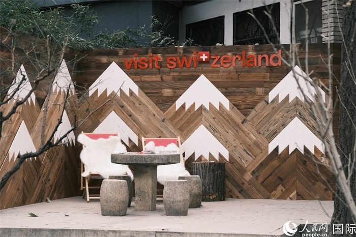 瑞士小木屋一隅，靜謐中散發(fā)出阿爾卑斯的冬日溫情。人民網(wǎng) 實(shí)習(xí)生黃睿攝