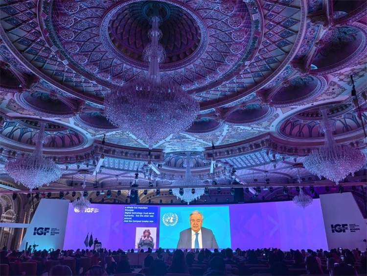 圖為第19屆聯(lián)合國互聯(lián)網(wǎng)治理論壇（IGF）“推動(dòng)科技企業(yè)履行兒童網(wǎng)絡(luò)保護(hù)責(zé)任”開放論壇活動(dòng)現(xiàn)場。中國傳媒大學(xué)供圖。