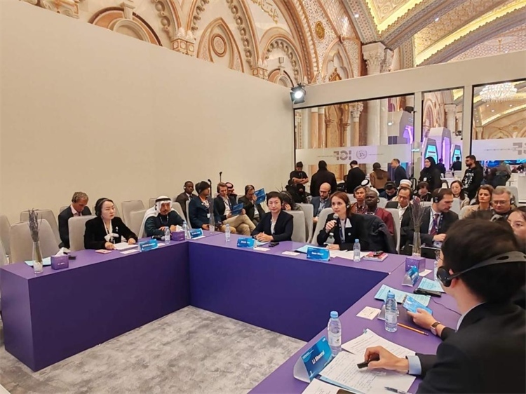 圖為與會(huì)代表圍繞主題進(jìn)行發(fā)言討論。中國傳媒大學(xué)供圖。