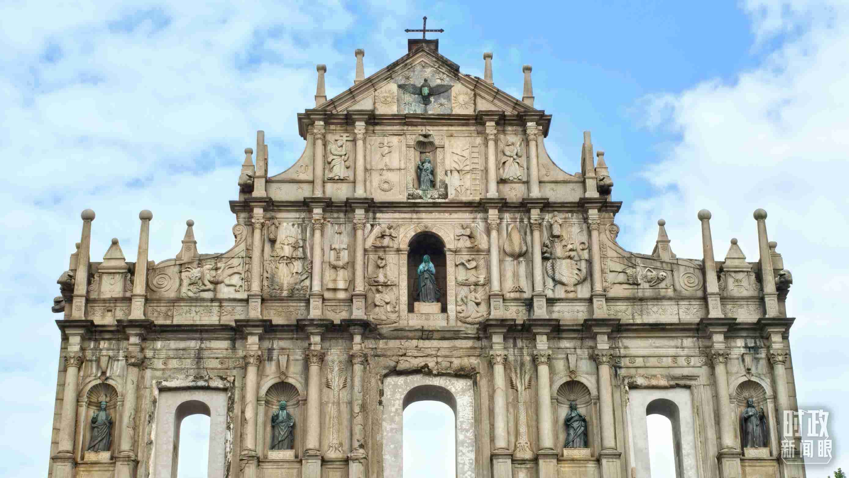 △澳門大三巴牌坊。（總臺(tái)央視記者張垚拍攝）