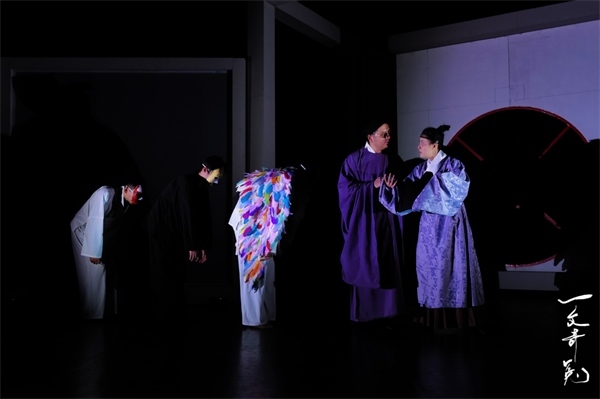 《一文奇冤》劇照。中國(guó)國(guó)家話劇院供圖